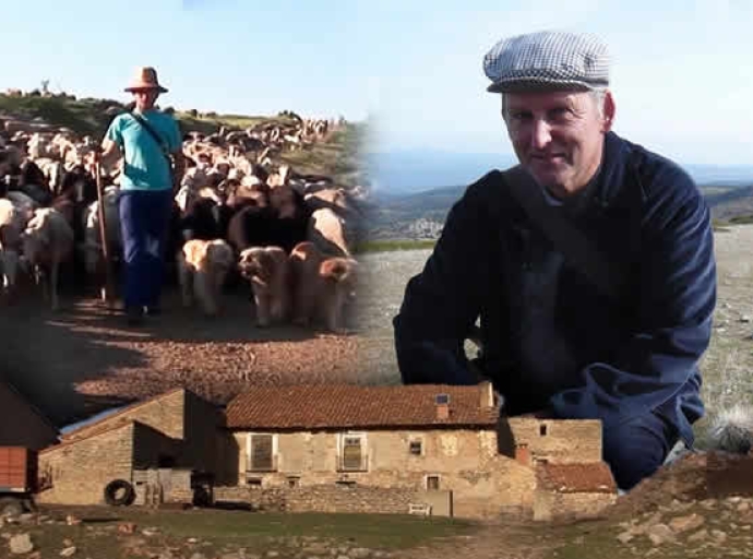 Composición de pastor con ovejas, masia y señor de campo